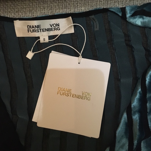 Diane von Furstenberg Cross Over Velvet Blouse - Picture 7 of 8